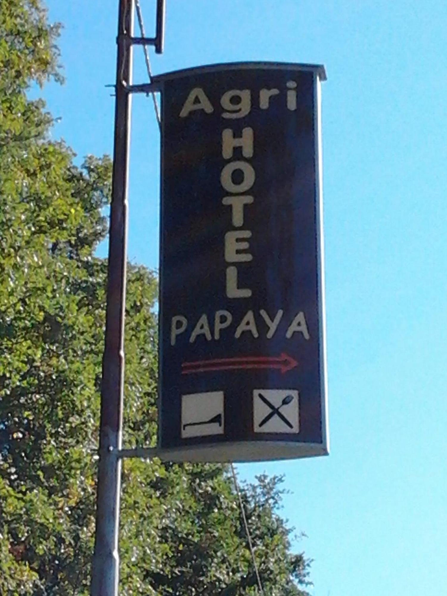 Agrihotel Papaya San Pietro Apostolo Luaran gambar