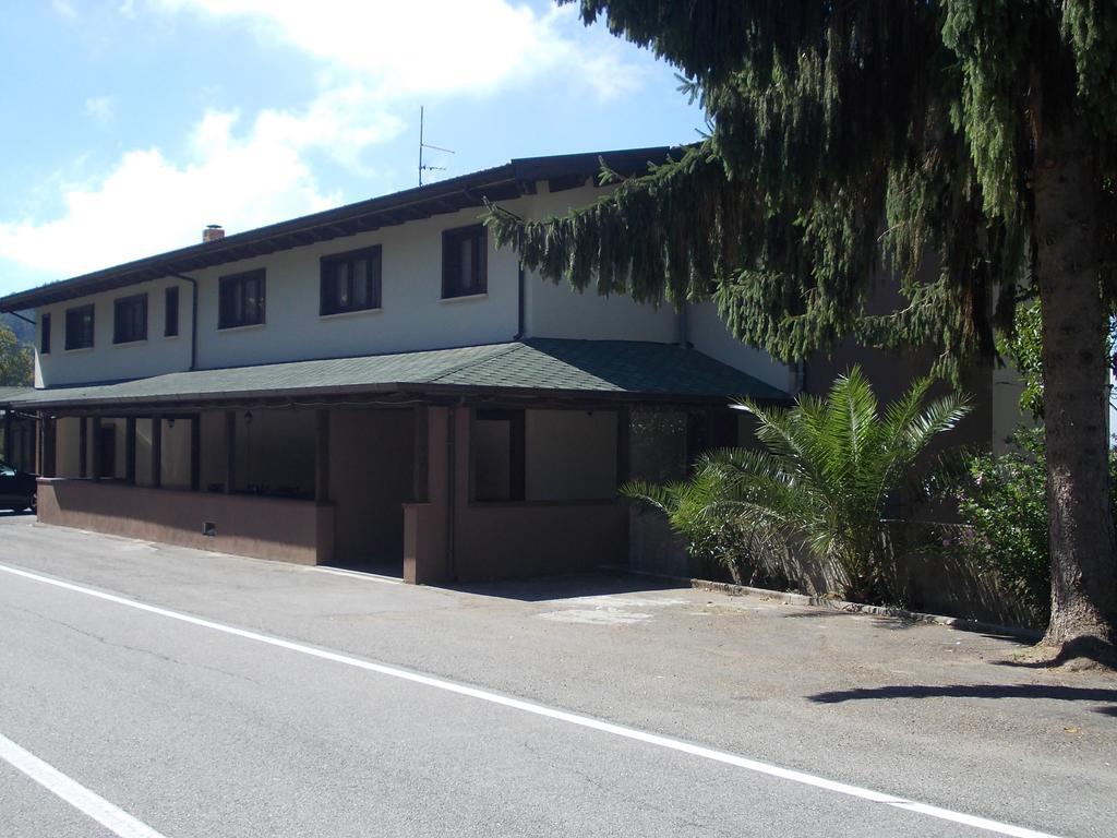 Agrihotel Papaya San Pietro Apostolo Luaran gambar