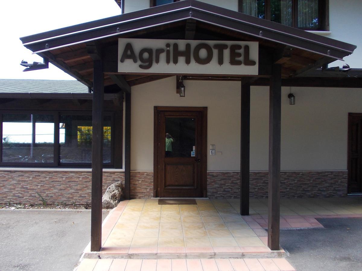 Agrihotel Papaya San Pietro Apostolo Luaran gambar